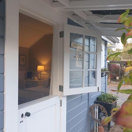 מוטואקה Cabins On Tudor Bed & Breakfast מראה חיצוני תמונה