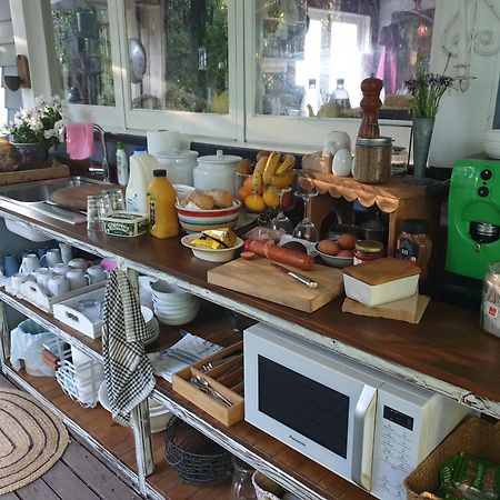 מוטואקה Cabins On Tudor Bed & Breakfast מראה חיצוני תמונה