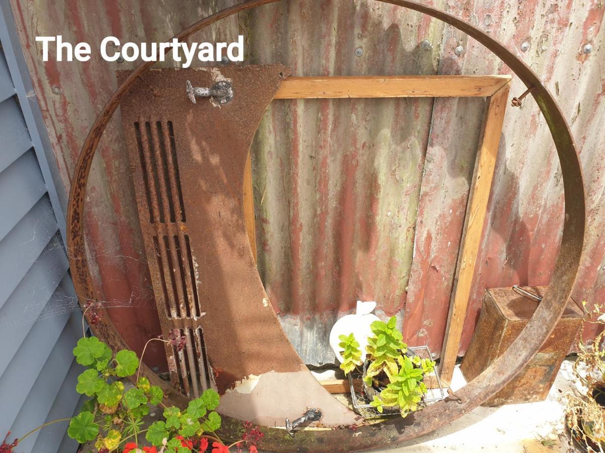 מוטואקה Cabins On Tudor Bed & Breakfast מראה חיצוני תמונה
