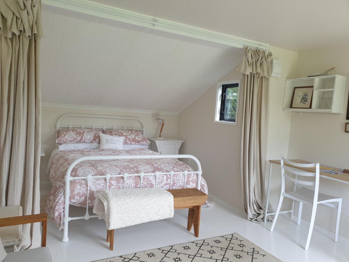 מוטואקה Cabins On Tudor Bed & Breakfast מראה חיצוני תמונה