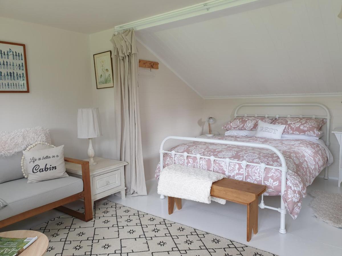 מוטואקה Cabins On Tudor Bed & Breakfast מראה חיצוני תמונה