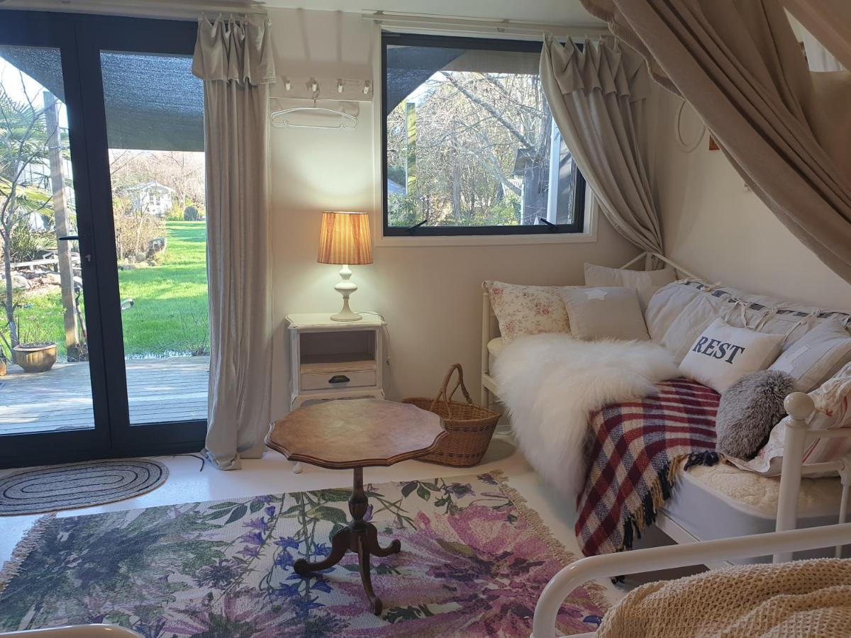 מוטואקה Cabins On Tudor Bed & Breakfast מראה חיצוני תמונה