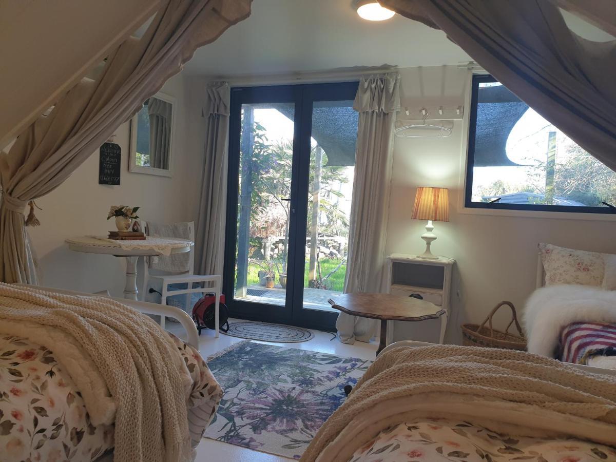 מוטואקה Cabins On Tudor Bed & Breakfast מראה חיצוני תמונה