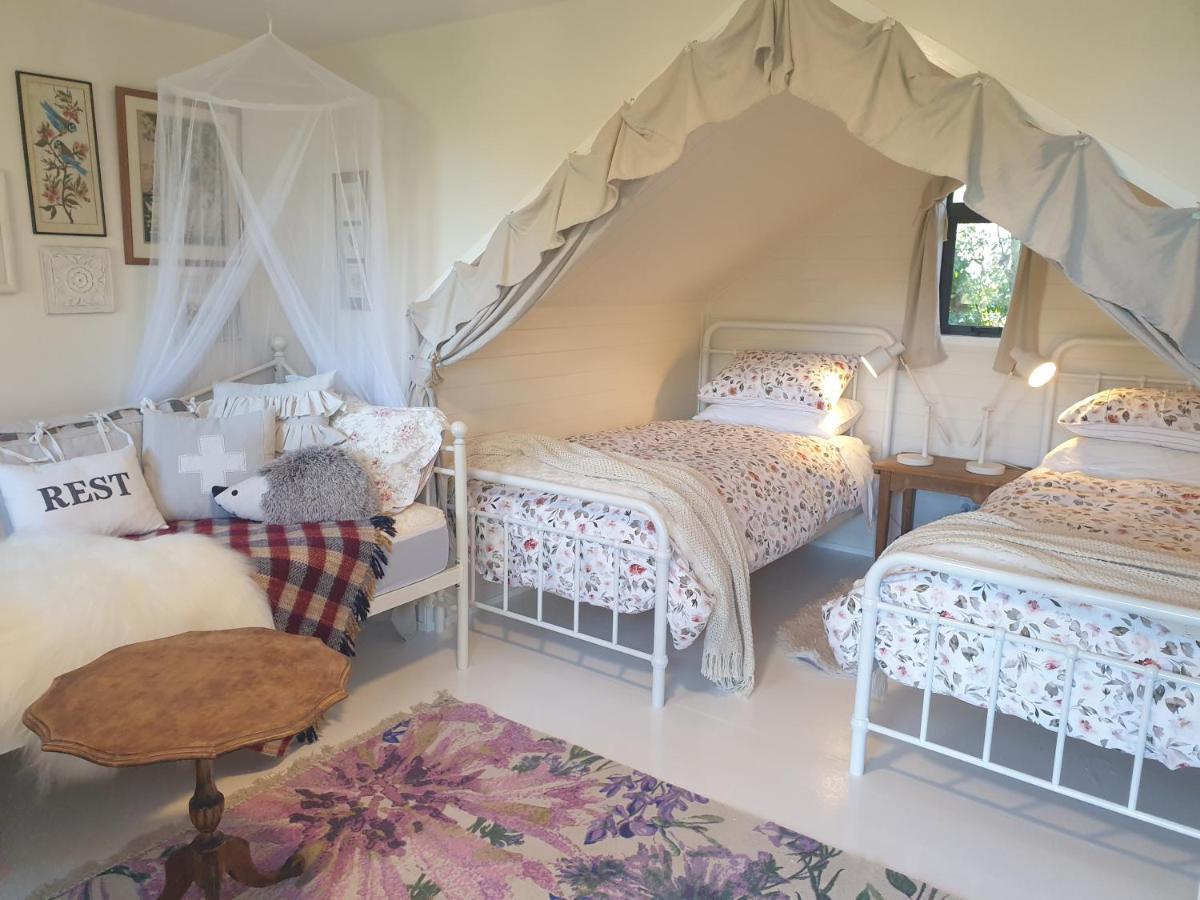 מוטואקה Cabins On Tudor Bed & Breakfast מראה חיצוני תמונה