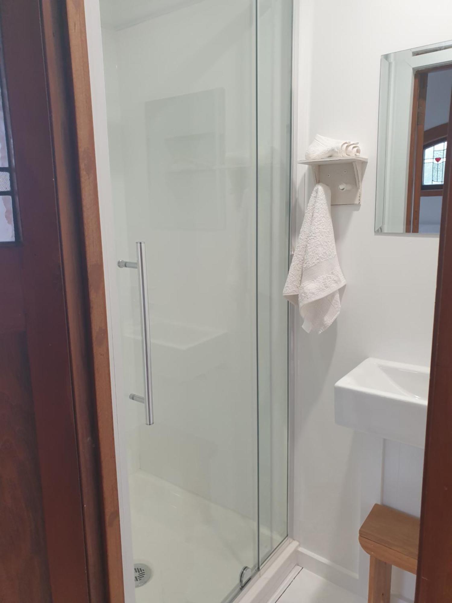 מוטואקה Cabins On Tudor Bed & Breakfast מראה חיצוני תמונה